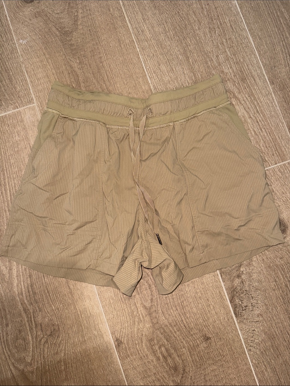 Woman’s Lulu Lemon Casual Drawstring Shorts in light brown khaki